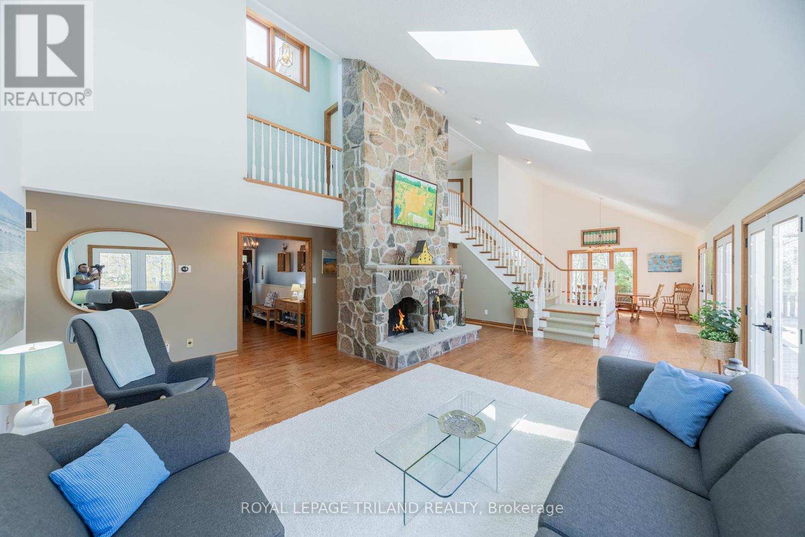10441 Pinetree Drive, Lambton Shores, Ontario  N0M 1T0 - Photo 2 - X13105788