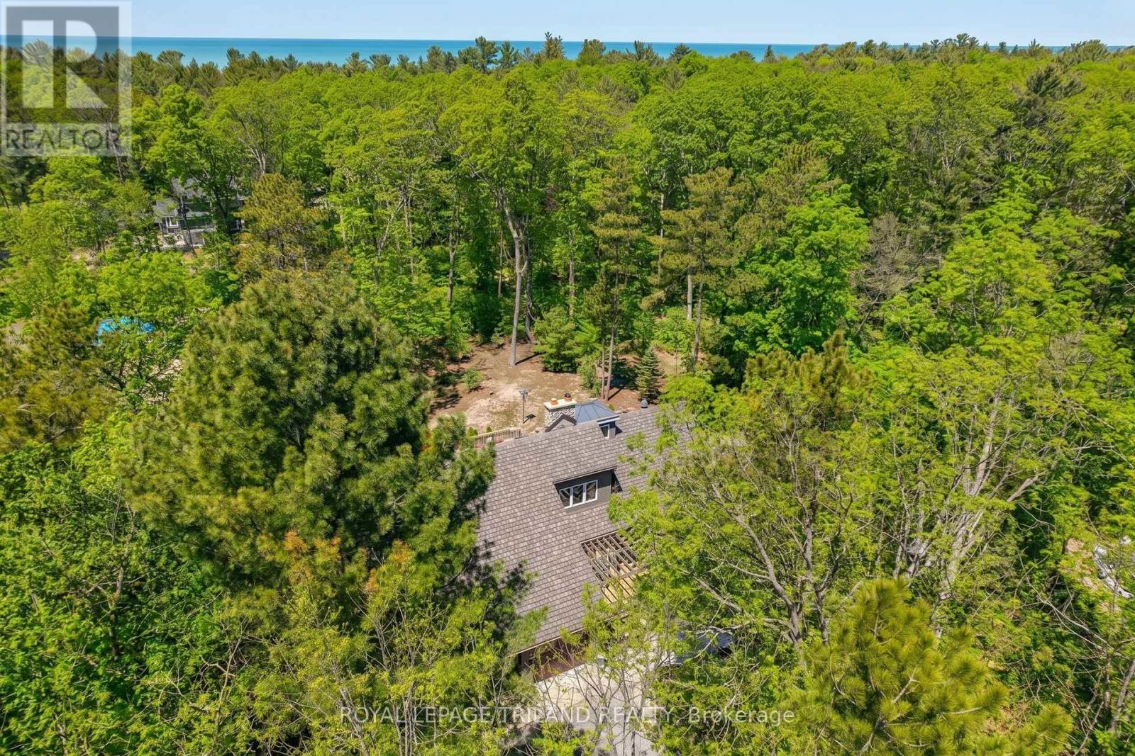 10441 Pinetree Drive, Lambton Shores, Ontario  N0M 1T0 - Photo 8 - X13105788