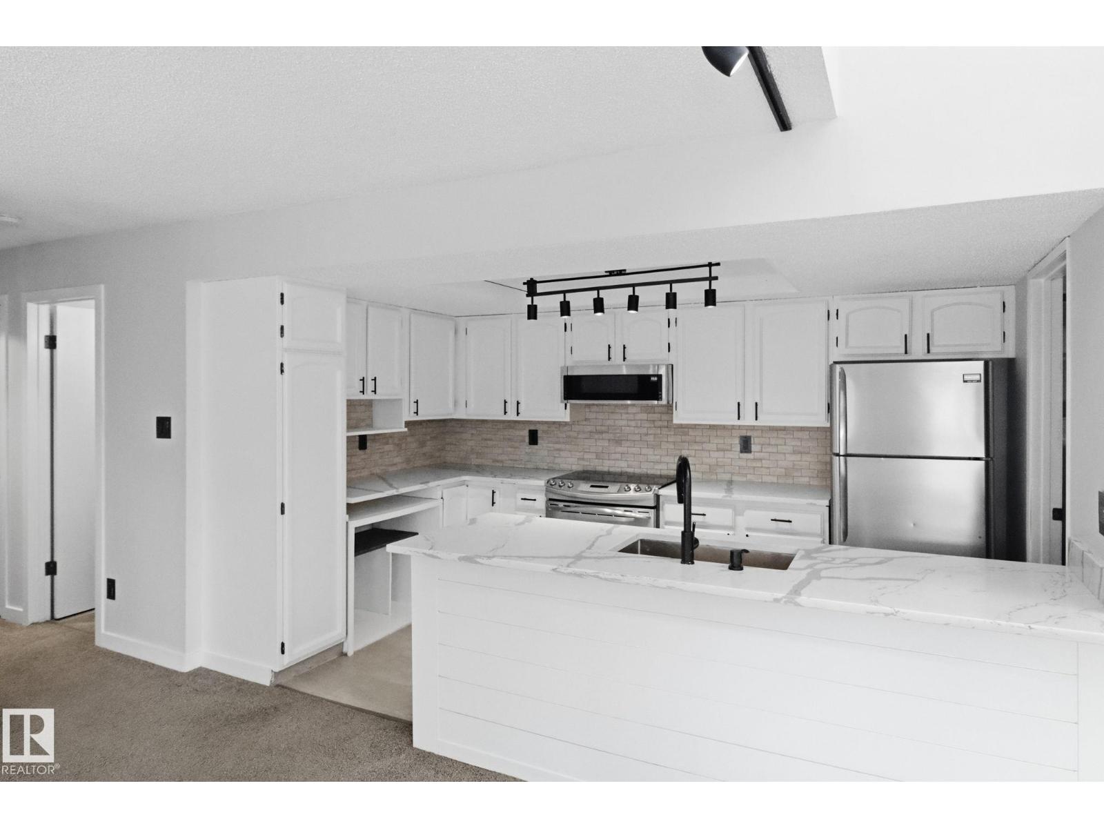 #44 10172 118 St Nw, Edmonton, Alberta  T5K 1Y4 - Photo 11 - E4474451