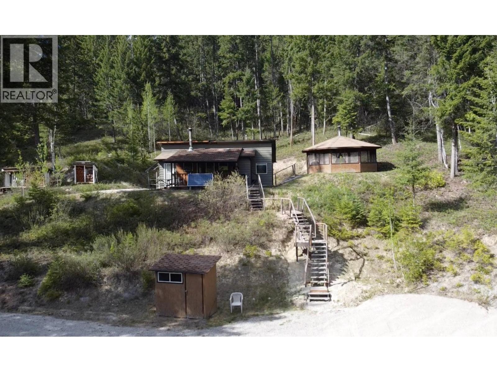 3033 Olive Road, Golden, British Columbia  V0A 1H0 - Photo 2 - 10386814