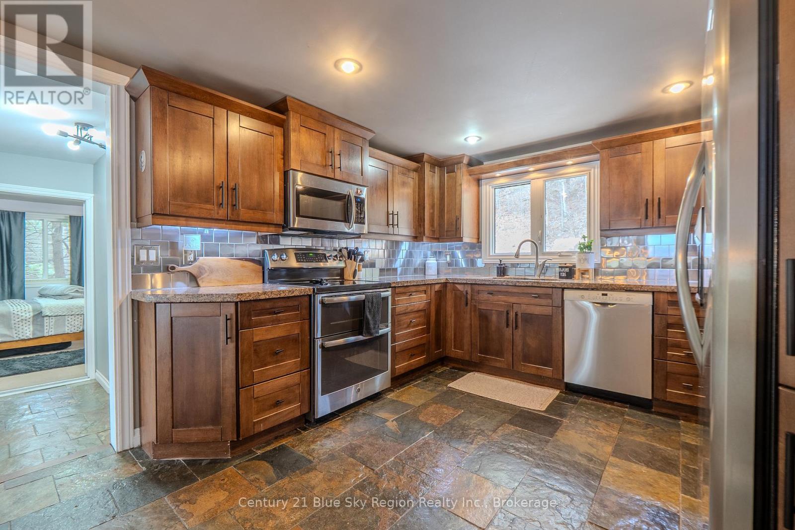 355 Anita Avenue, North Bay, Ontario  P1C 0A8 - Photo 10 - X12909496