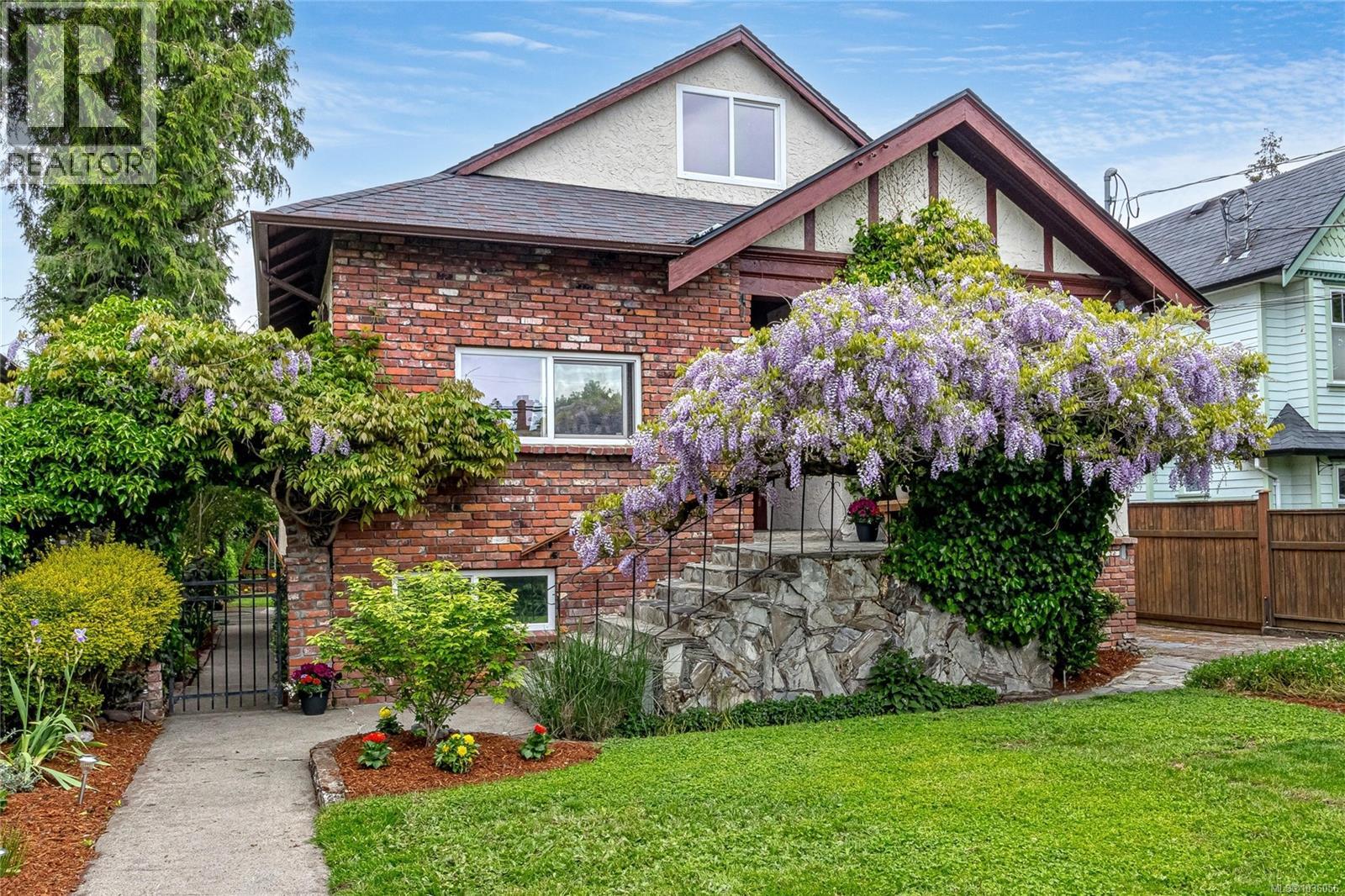 1730 Haultain St, Victoria, British Columbia  V8R 2L2 - Photo 1 - 1036056