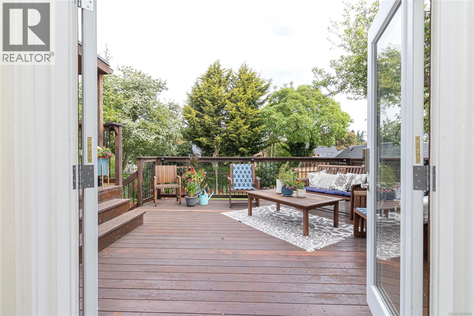 1730 Haultain St, Victoria, British Columbia  V8R 2L2 - Photo 28 - 1036056