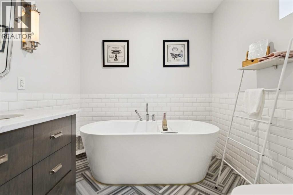 28 Calandar Road Nw, Calgary, Alberta  T2L 0P6 - Photo 30 - A2309372
