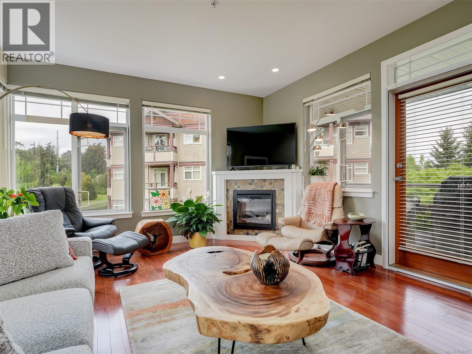 306d 1115 Craigflower Rd, Esquimalt, British Columbia  V9A 7R1 - Photo 2 - 1036305