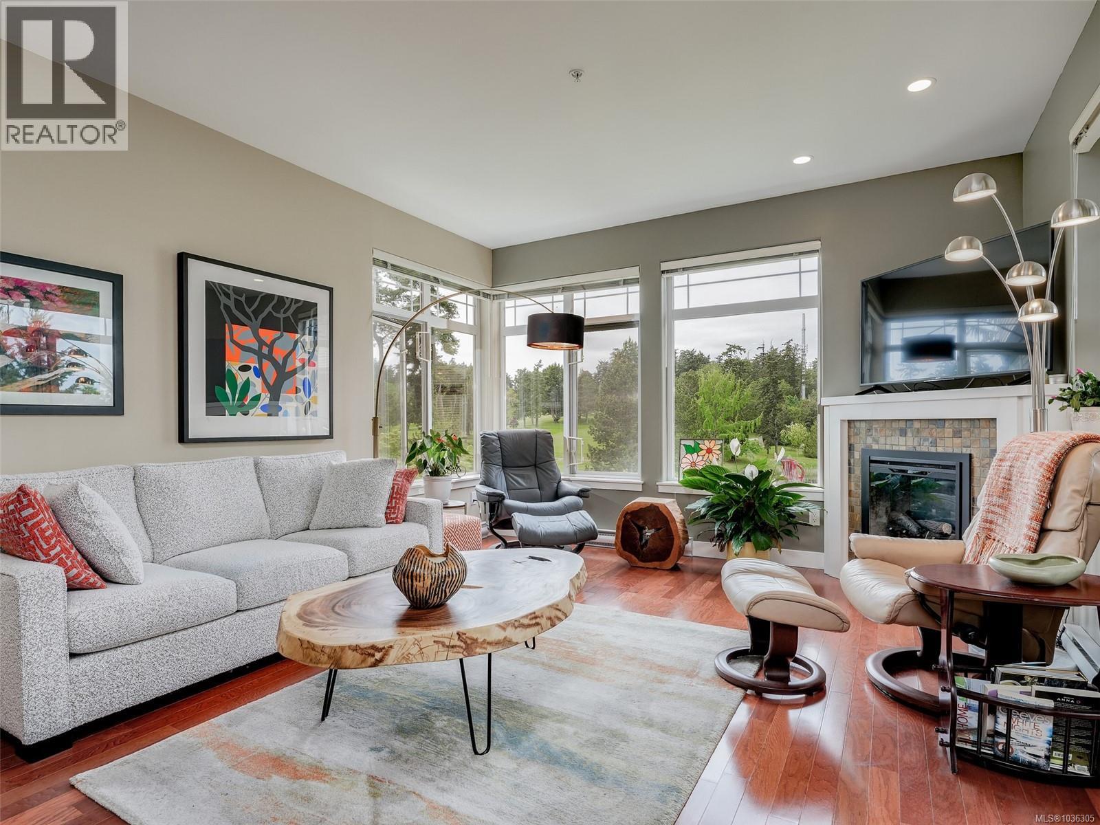 306d 1115 Craigflower Rd, Esquimalt, British Columbia  V9A 7R1 - Photo 1 - 1036305