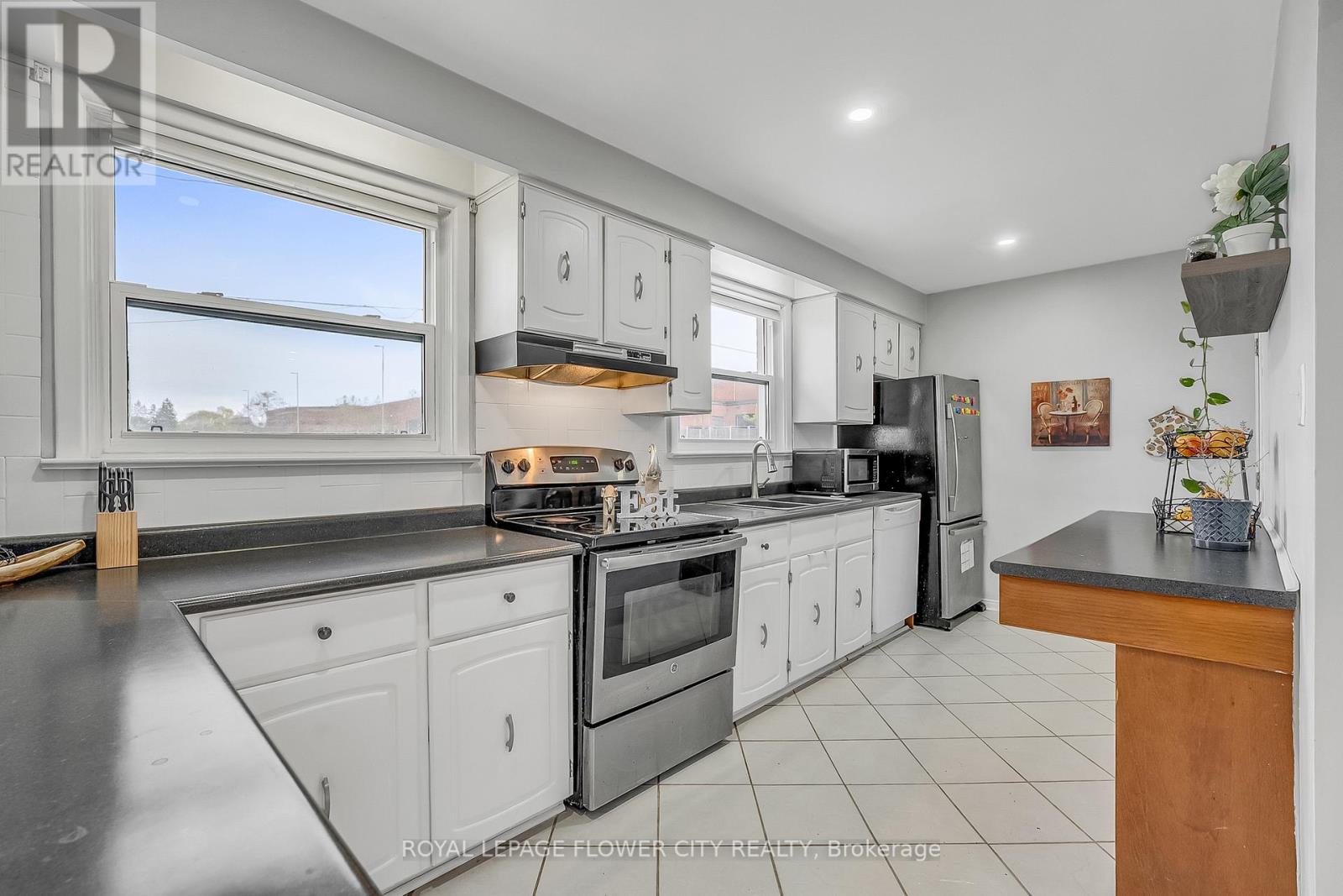 611 Harriet Street, Whitby (Downtown Whitby), Ontario  L1N 1L4 - Photo 12 - E13105748