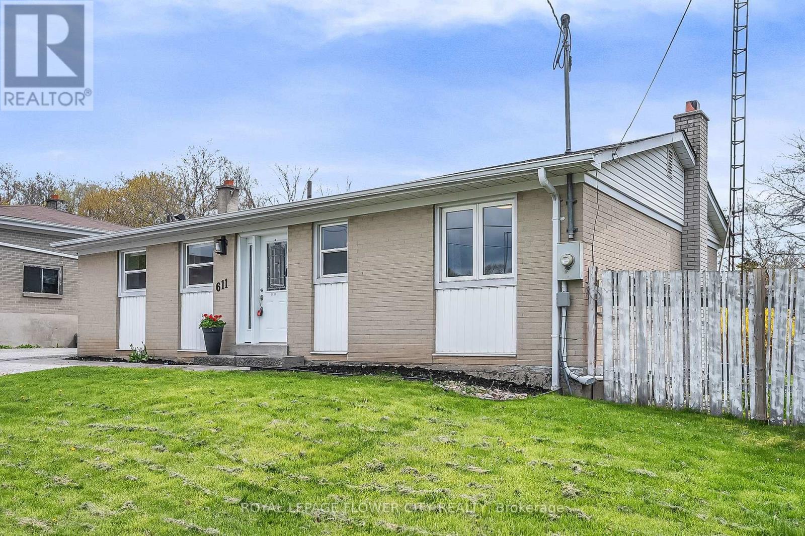 611 Harriet Street, Whitby (Downtown Whitby), Ontario  L1N 1L4 - Photo 3 - E13105748