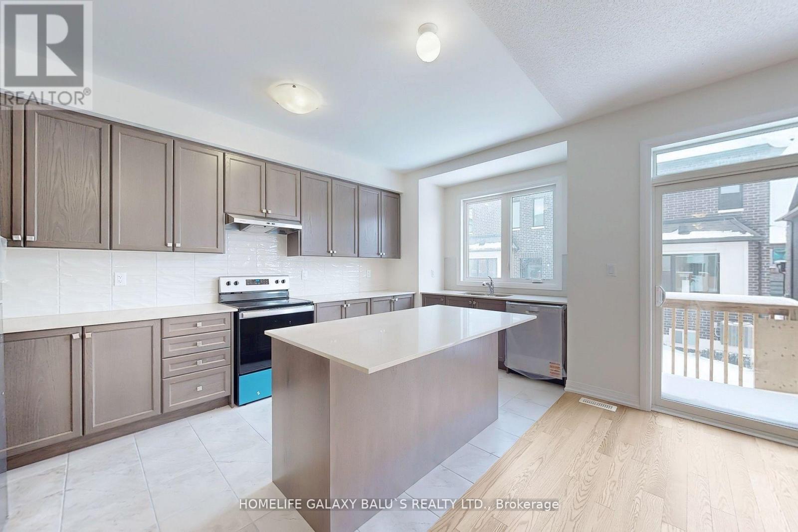 2943 Nakina Street, Pickering, Ontario  L1X 0P7 - Photo 7 - E13105816