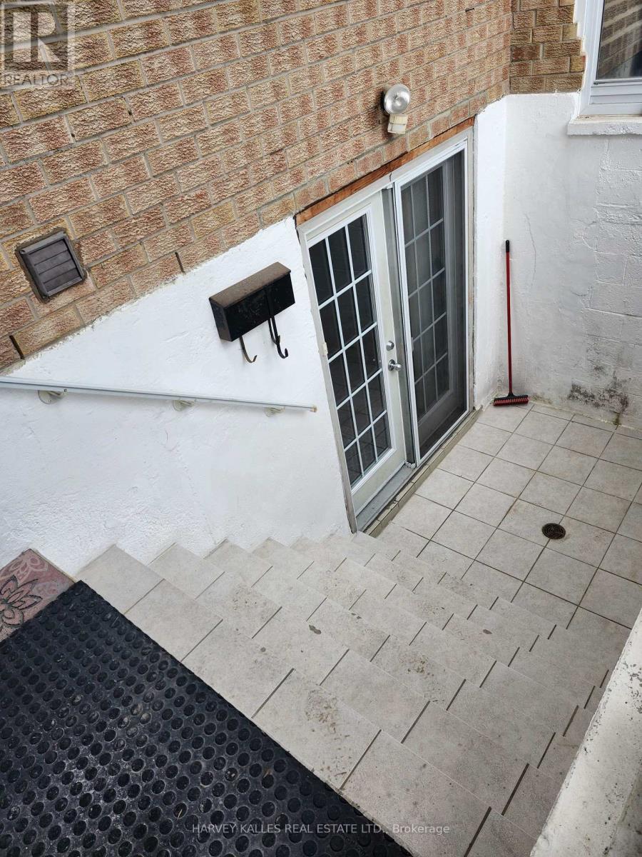 Lower - 9 Scarlett Drive, Brampton, Ontario  L6Y 3R9 - Photo 13 - W13096976