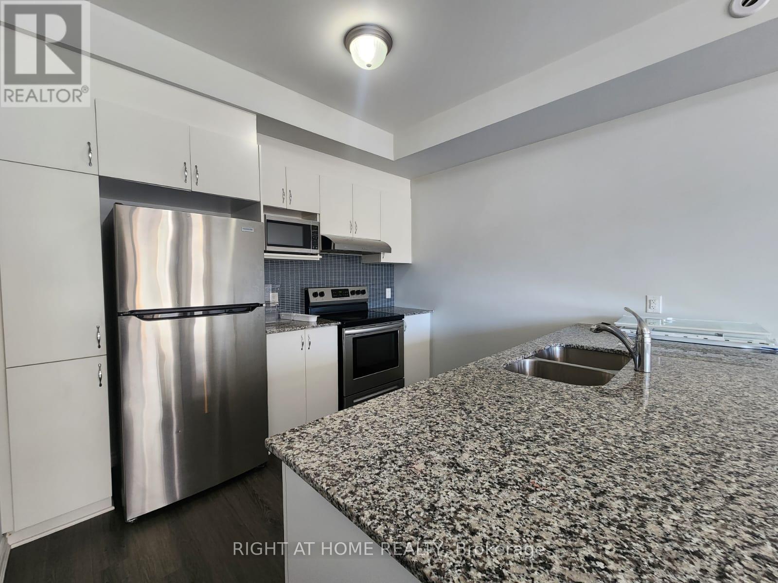 555 Takamose Pvt, Ottawa, Ontario  K1K 5A5 - Photo 3 - X12927150