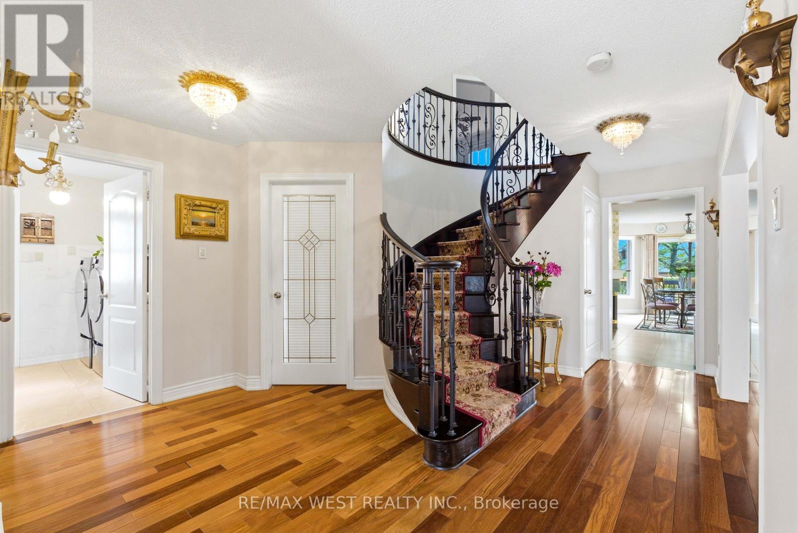 2197 Shaftesbury Court, Oakville, Ontario  L6H 6C6 - Photo 10 - W13105736