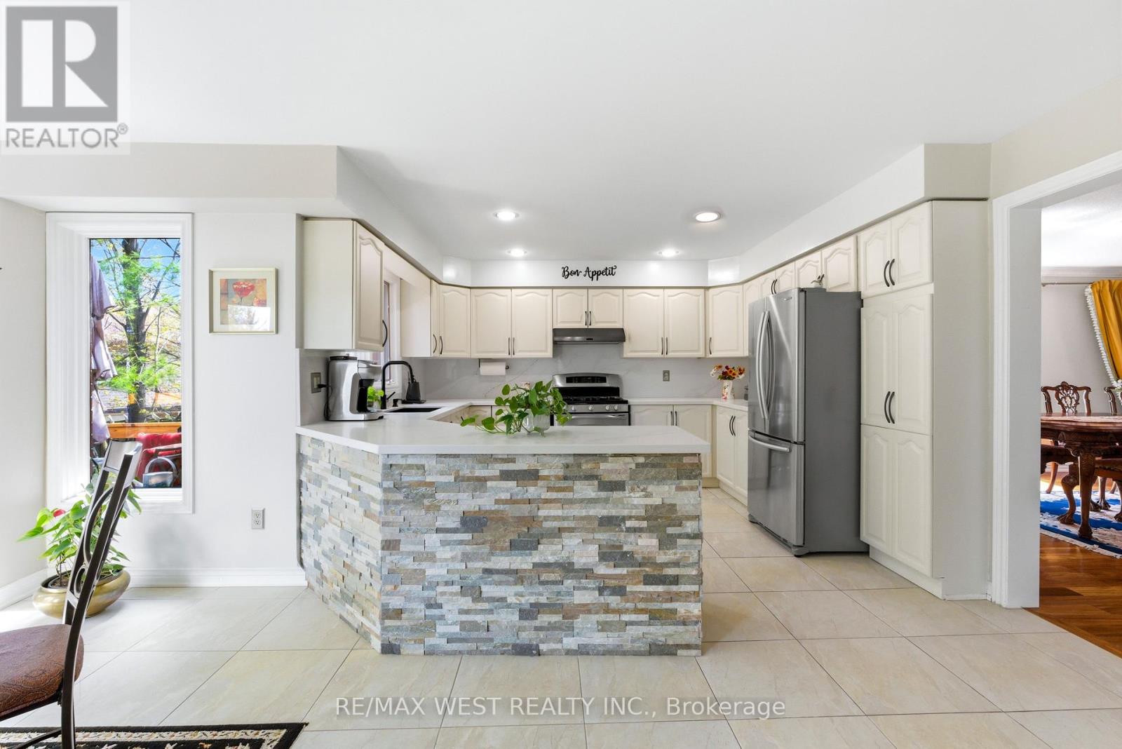 2197 Shaftesbury Court, Oakville, Ontario  L6H 6C6 - Photo 11 - W13105736