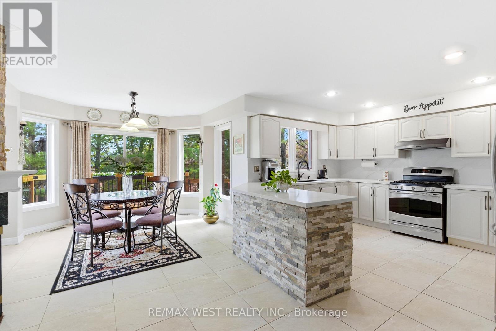 2197 Shaftesbury Court, Oakville, Ontario  L6H 6C6 - Photo 12 - W13105736