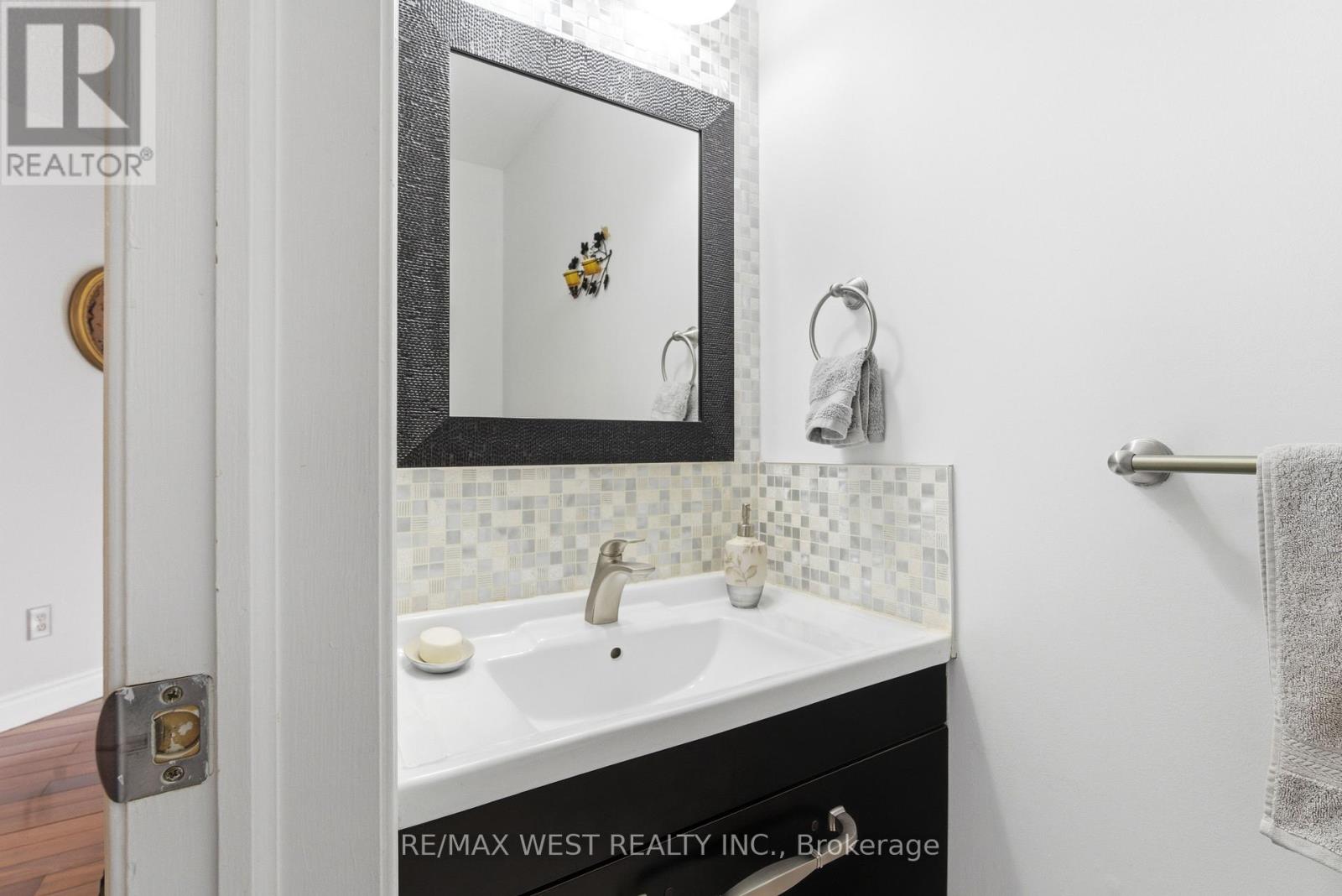 2197 Shaftesbury Court, Oakville, Ontario  L6H 6C6 - Photo 17 - W13105736