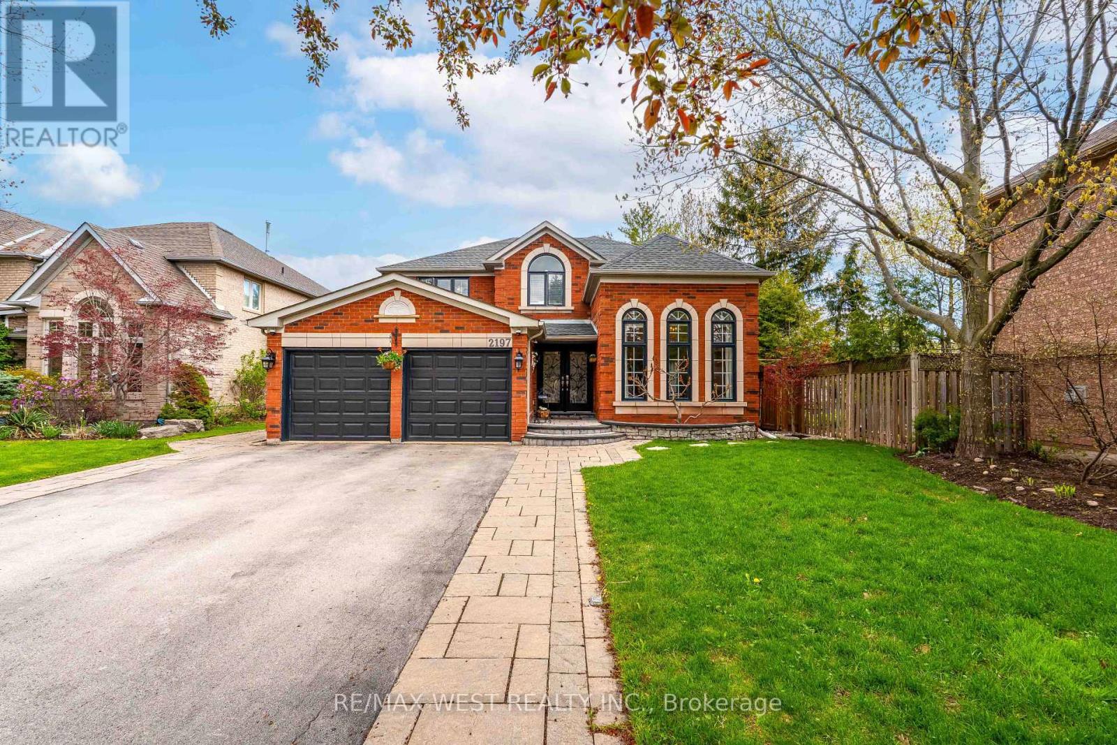 2197 Shaftesbury Court, Oakville, Ontario  L6H 6C6 - Photo 2 - W13105736