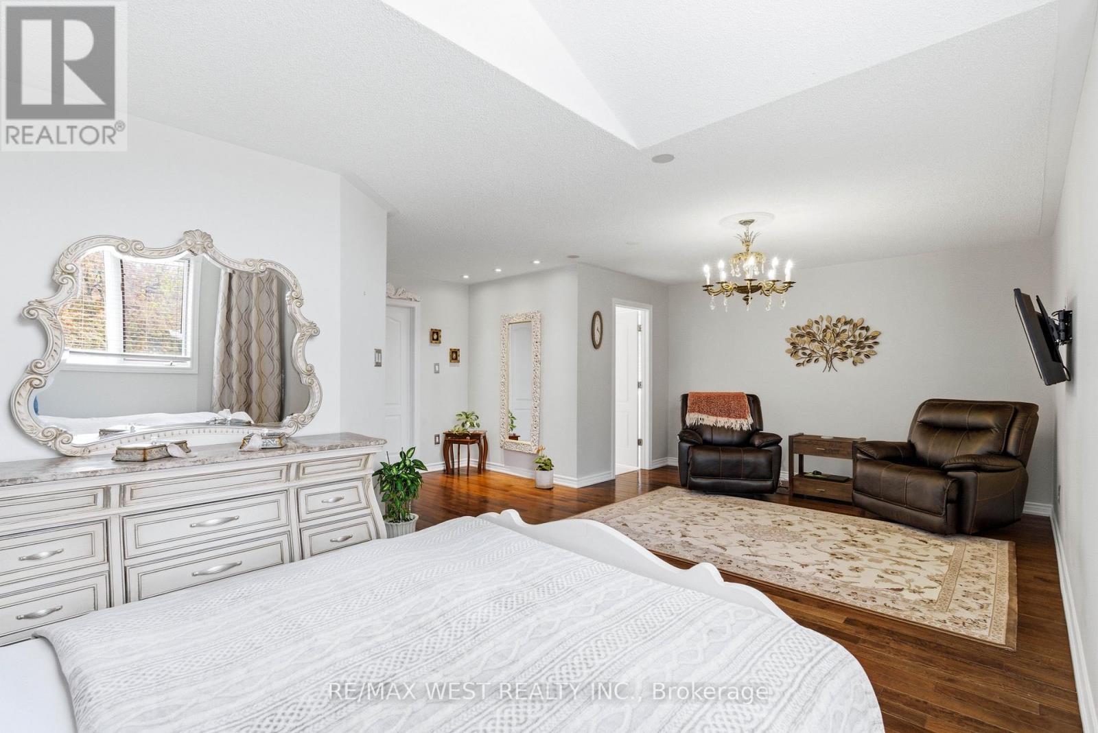 2197 Shaftesbury Court, Oakville, Ontario  L6H 6C6 - Photo 20 - W13105736
