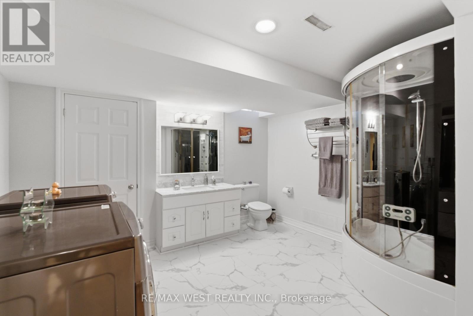 2197 Shaftesbury Court, Oakville, Ontario  L6H 6C6 - Photo 37 - W13105736