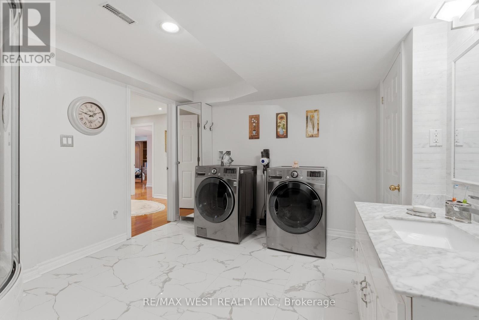 2197 Shaftesbury Court, Oakville, Ontario  L6H 6C6 - Photo 38 - W13105736