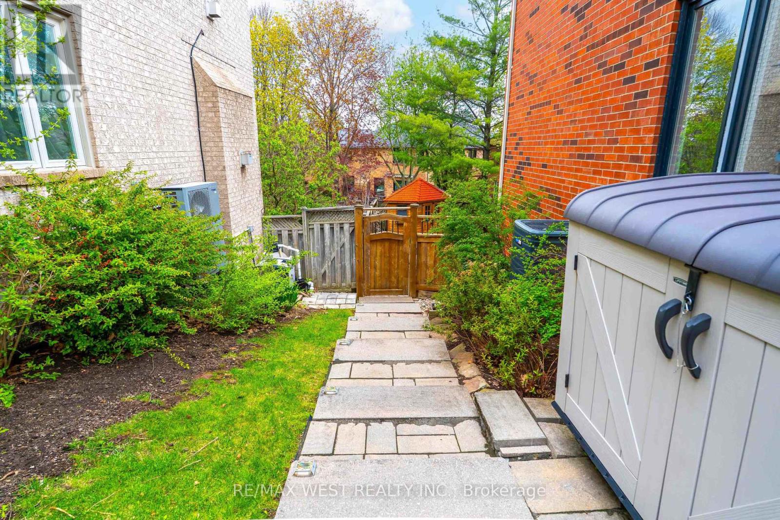 2197 Shaftesbury Court, Oakville, Ontario  L6H 6C6 - Photo 40 - W13105736