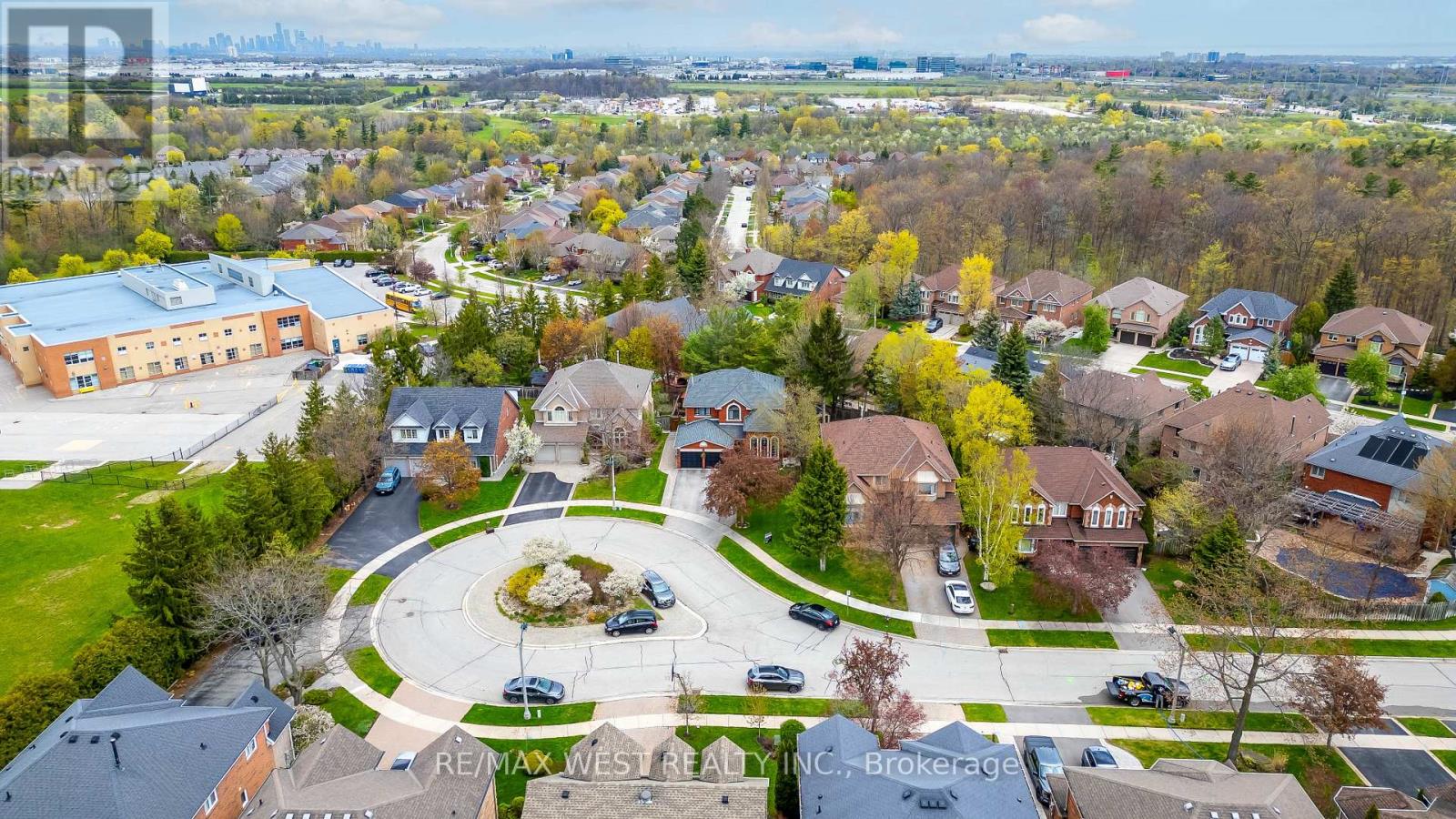 2197 Shaftesbury Court, Oakville, Ontario  L6H 6C6 - Photo 50 - W13105736