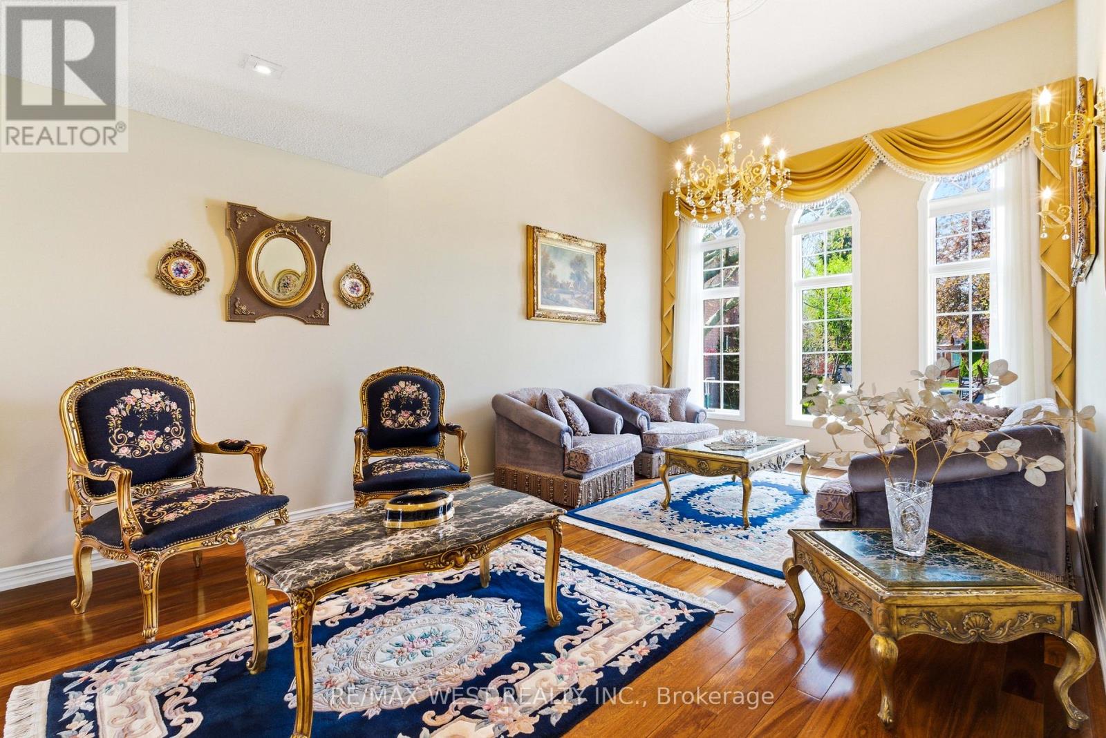 2197 Shaftesbury Court, Oakville, Ontario  L6H 6C6 - Photo 6 - W13105736