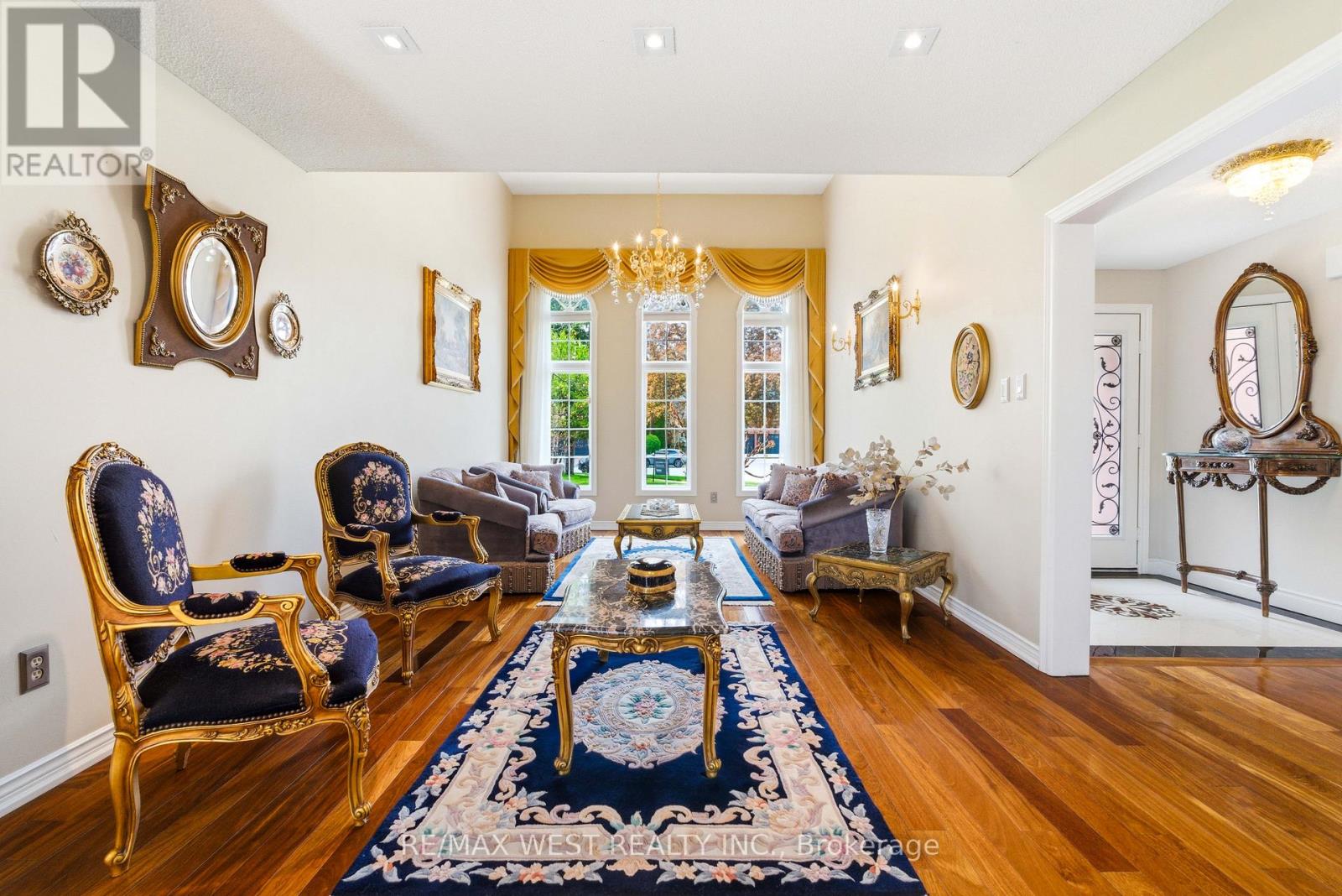 2197 Shaftesbury Court, Oakville, Ontario  L6H 6C6 - Photo 7 - W13105736