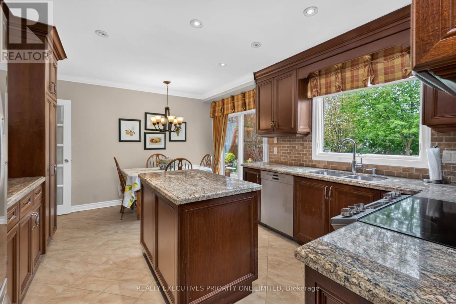 1149 Spragg Court, Mississauga, Ontario  L5C 2Z9 - Photo 15 - W13105758