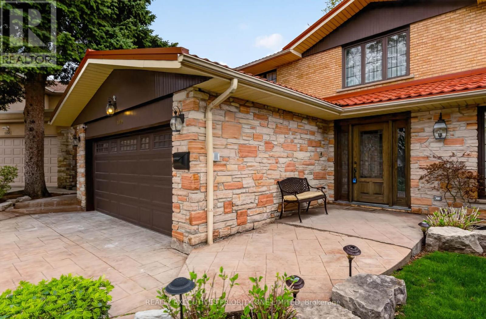 1149 Spragg Court, Mississauga, Ontario  L5C 2Z9 - Photo 4 - W13105758