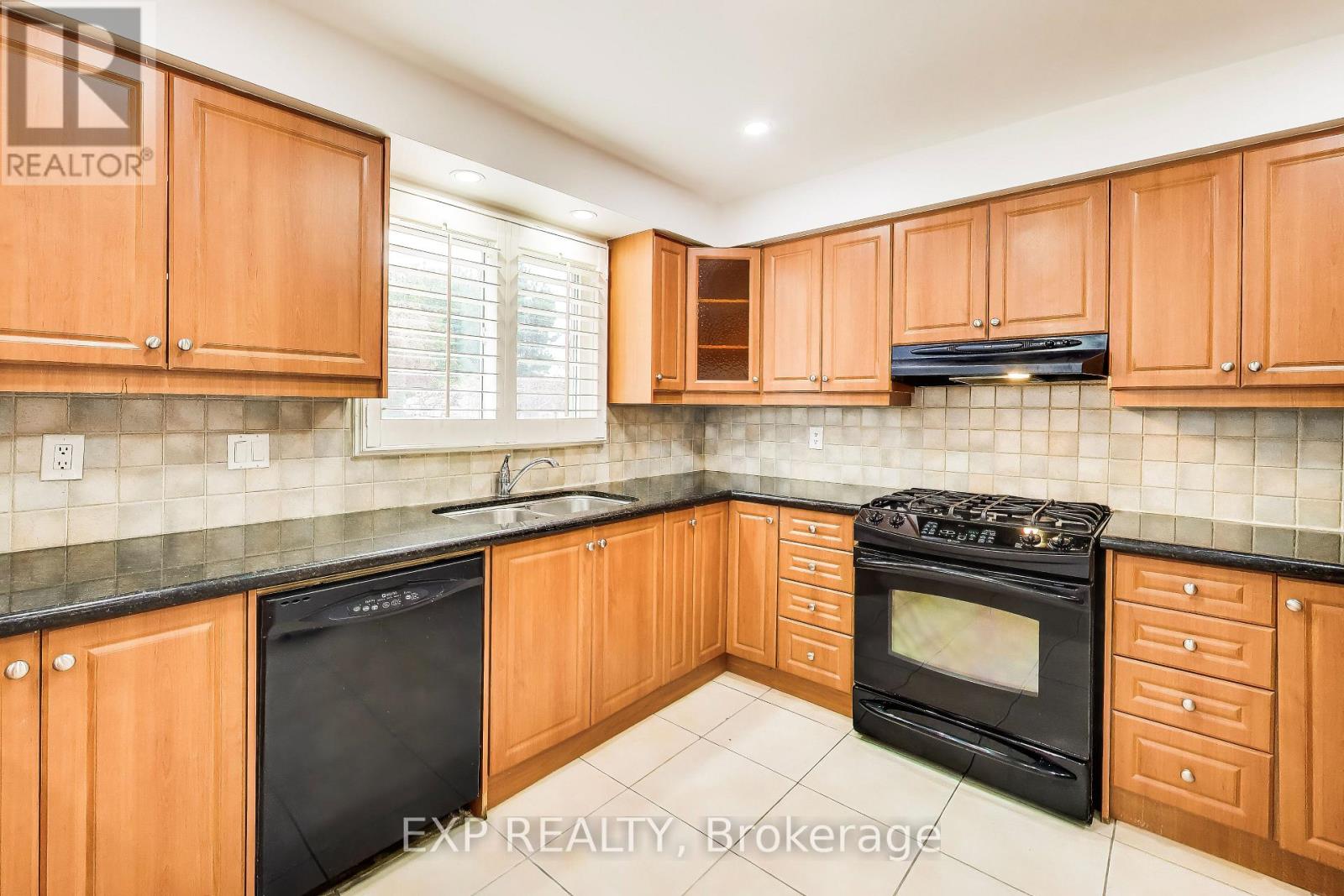 4 Leatherhead Court, Brampton, Ontario  L6S 4R9 - Photo 10 - W13105808