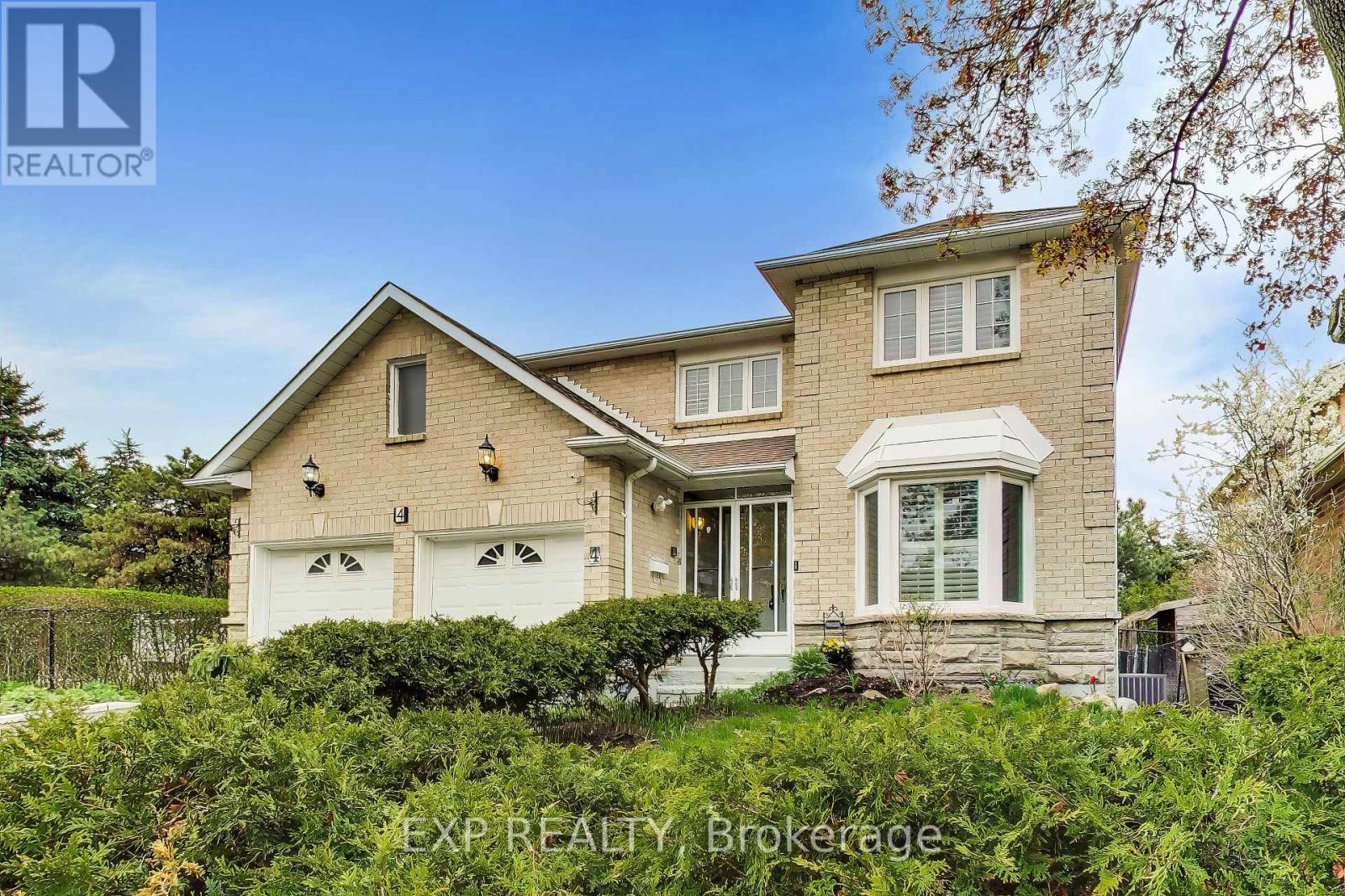 4 Leatherhead Court, Brampton, Ontario  L6S 4R9 - Photo 2 - W13105808