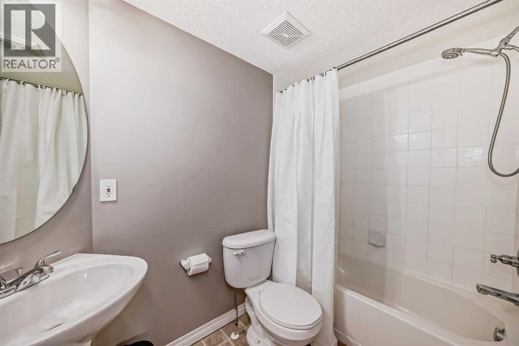 303, 369 Rocky Vista Park NW, Calgary, Alberta  T3G 5K7 - Photo 21 - A2280300