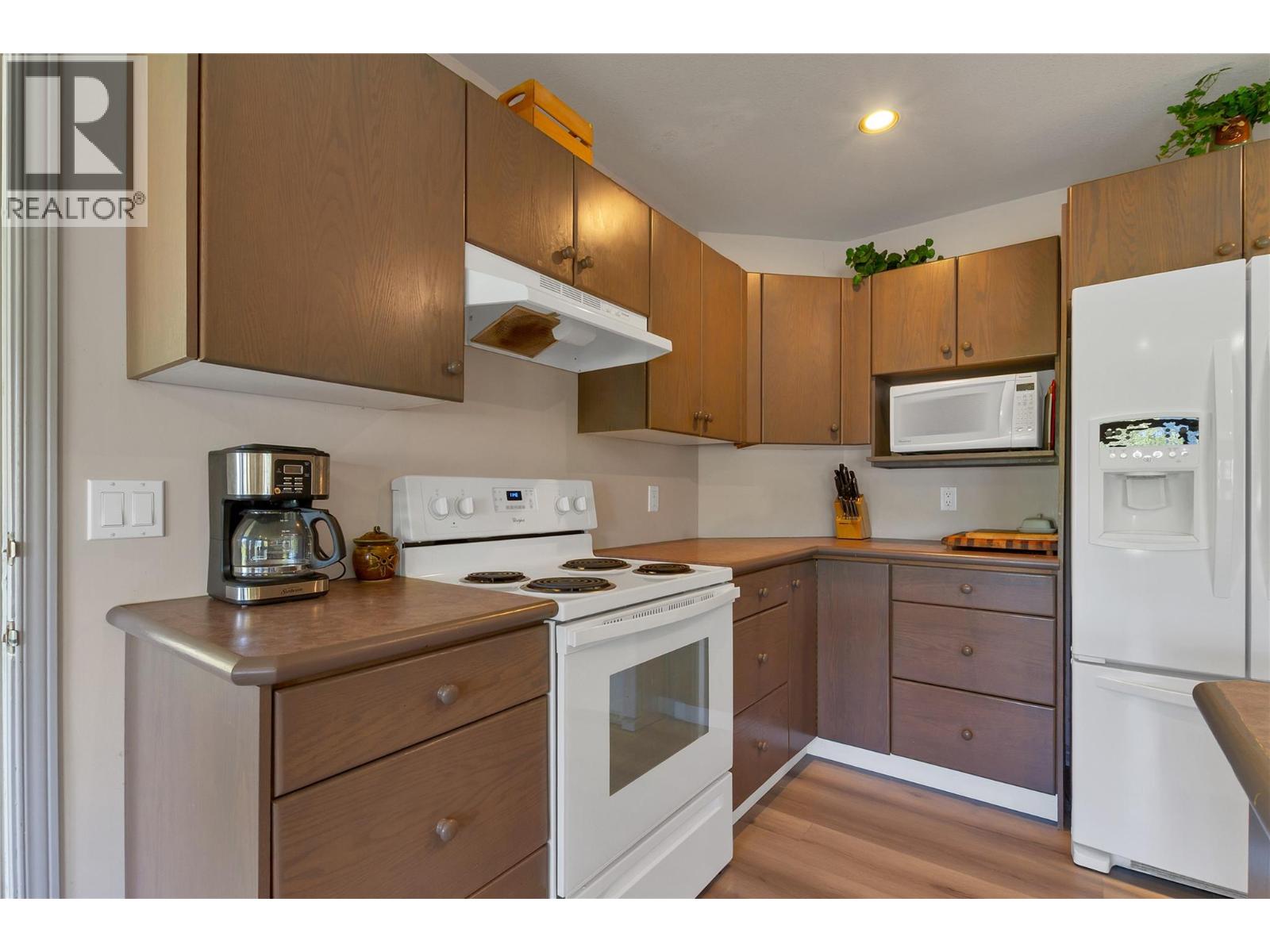 35 Peregrine Way, Vernon, British Columbia  V1H 1E4 - Photo 12 - 10386662