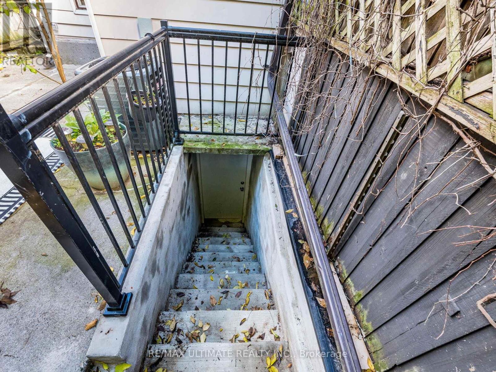 918 Ossington Avenue, Toronto, Ontario M6G 3V1 - Photo 47 - W12853176