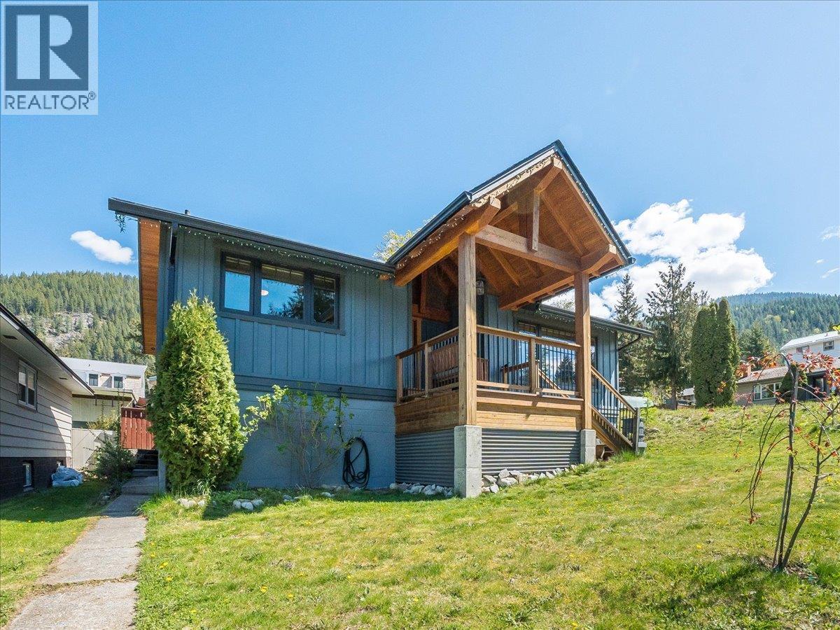 802 Ninth Street, Nelson, British Columbia  V1L 3B9 - Photo 2 - 10386598