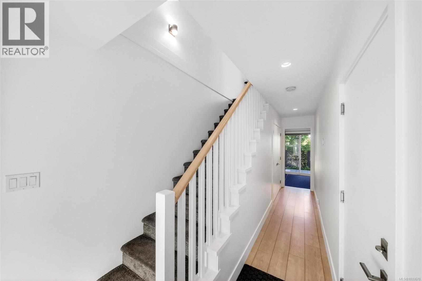 1 1052 Tillicum Rd, Esquimalt, British Columbia  V9A 2A3 - Photo 32 - 1033670