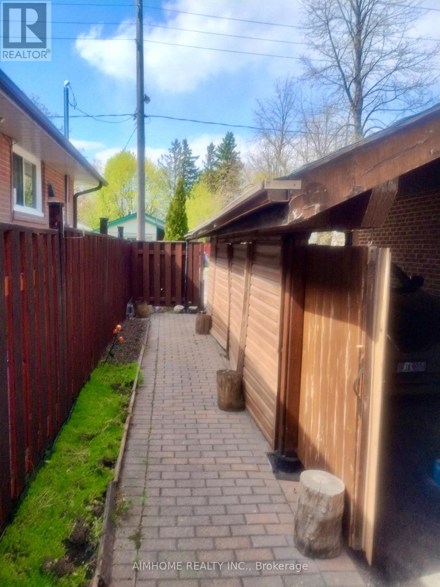 913 Brimorton Drive, Toronto, Ontario  M1G 2T8 - Photo 4 - E12768410