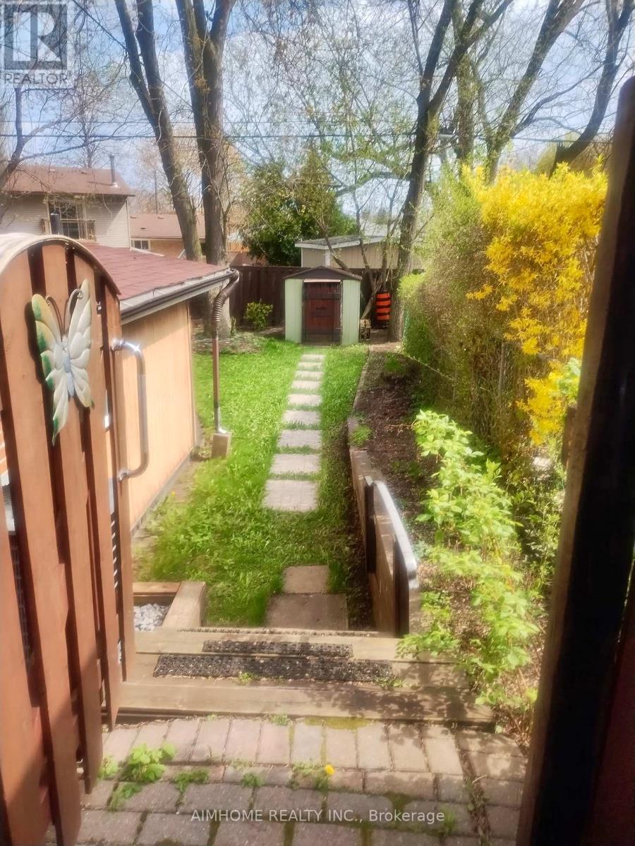913 Brimorton Drive, Toronto, Ontario  M1G 2T8 - Photo 3 - E12768410