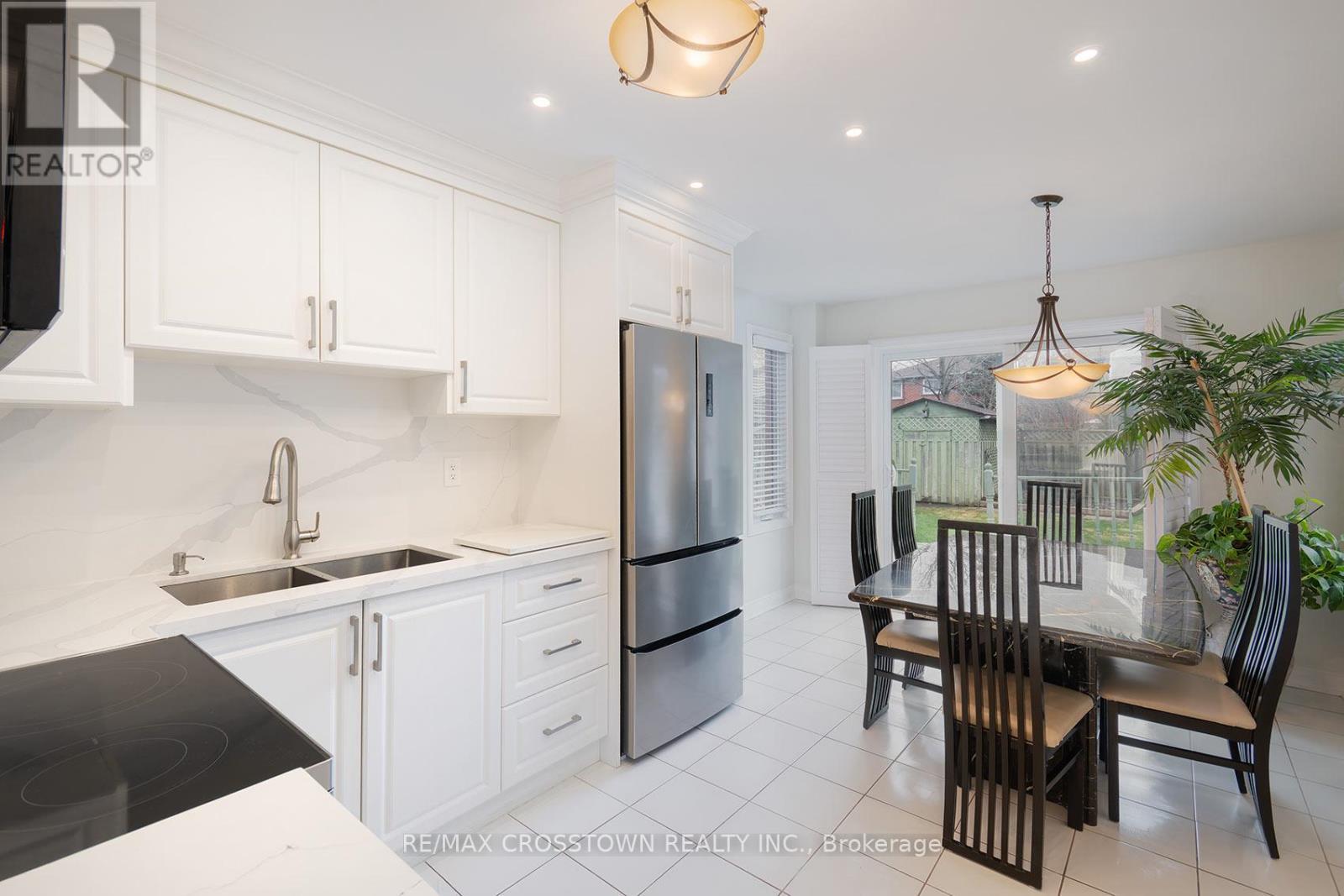 119 Fieldgate Drive, Vaughan, Ontario  L6A 1K5 - Photo 5 - N13004776