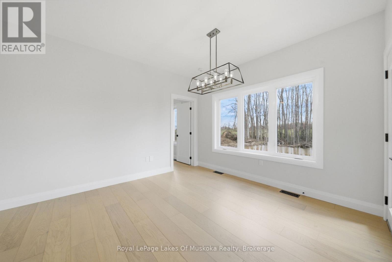 21 Henry Ball Court, Oro-Medonte, Ontario  L0K 2G1 - Photo 18 - S13105886