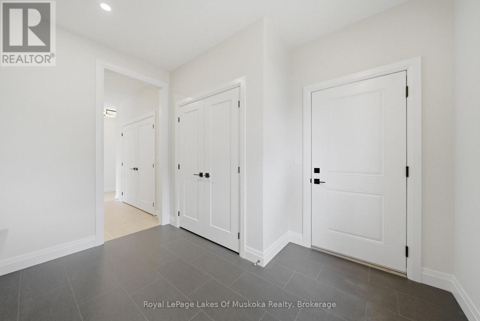 21 Henry Ball Court, Oro-Medonte, Ontario  L0K 2G1 - Photo 35 - S13105886