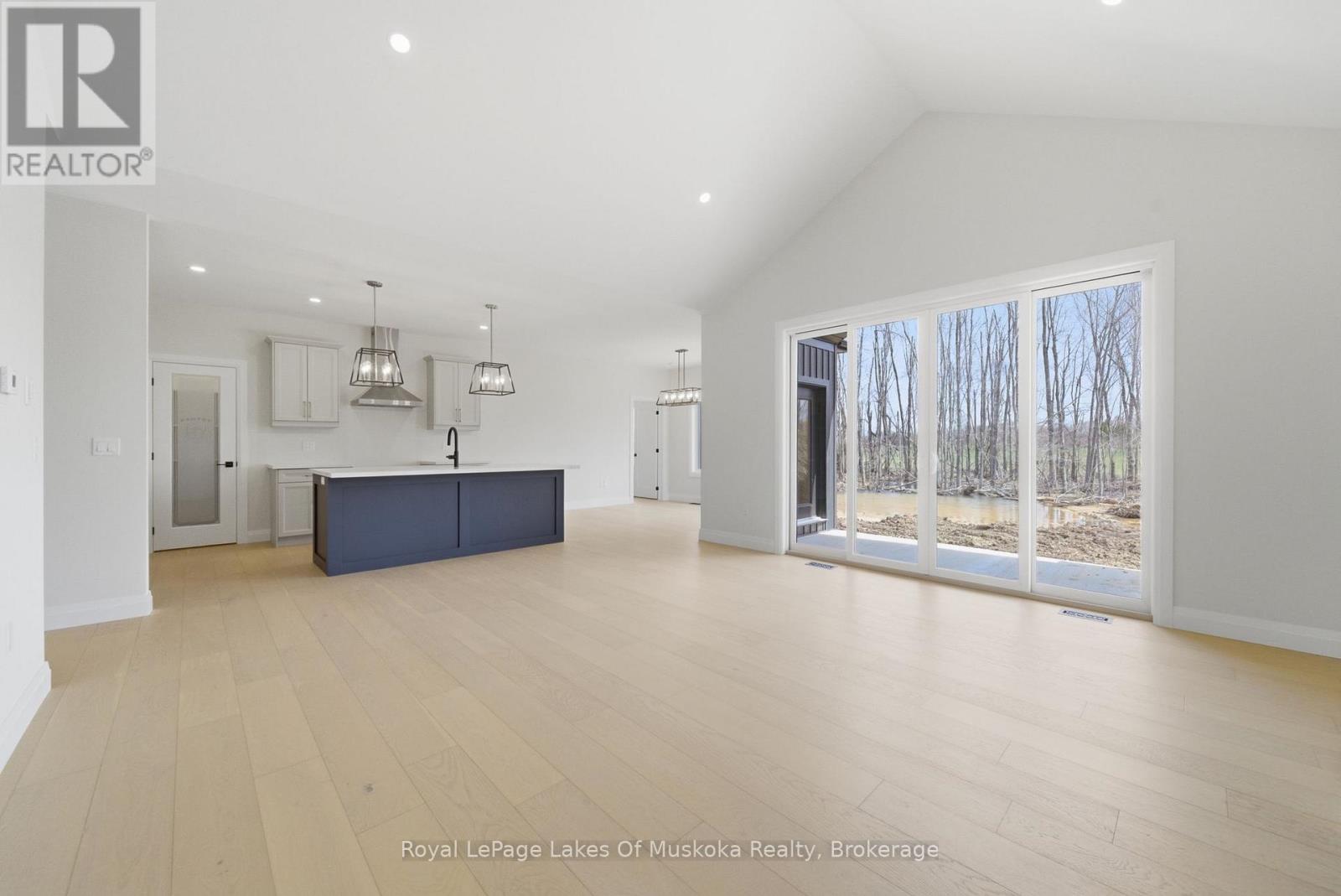 21 Henry Ball Court, Oro-Medonte, Ontario  L0K 2G1 - Photo 5 - S13105886