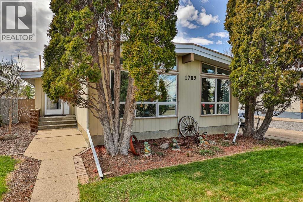 1702 26 Street S, Lethbridge, Alberta  T1K 2N6 - Photo 1 - A2308279