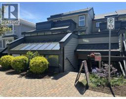 2458 HAYWOOD AVENUE, West Vancouver, British Columbia
