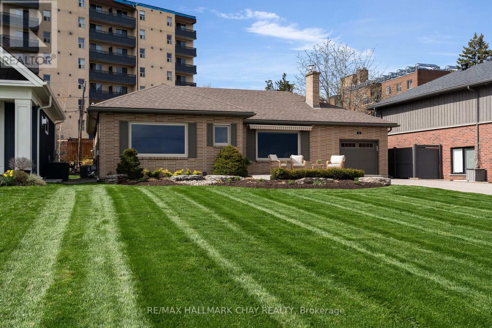 68 KEMPENFELT DRIVE, barrie (north shore), Ontario
