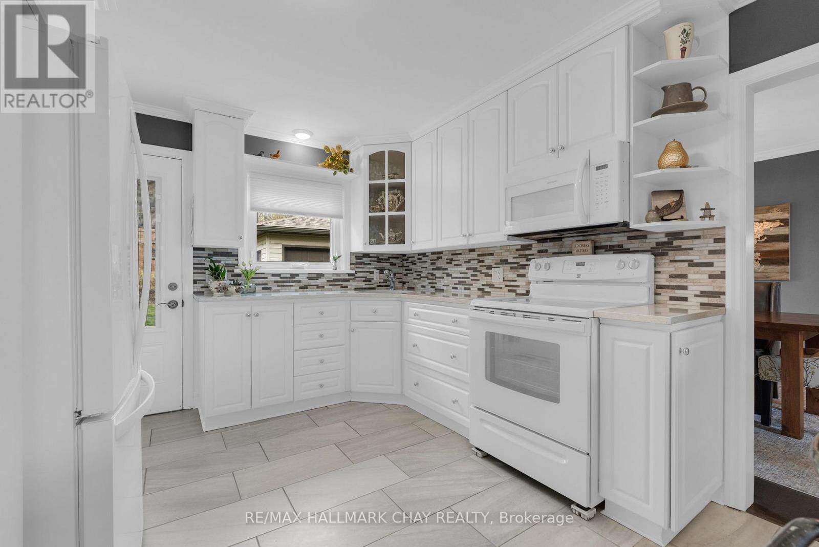 68 Kempenfelt Drive, Barrie (North Shore), Ontario  L4M 1C1 - Photo 14 - S13105876