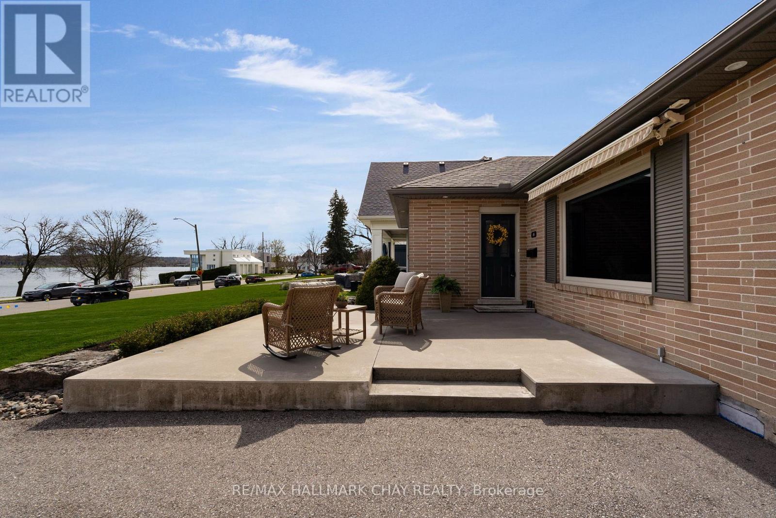68 Kempenfelt Drive, Barrie (North Shore), Ontario  L4M 1C1 - Photo 4 - S13105876