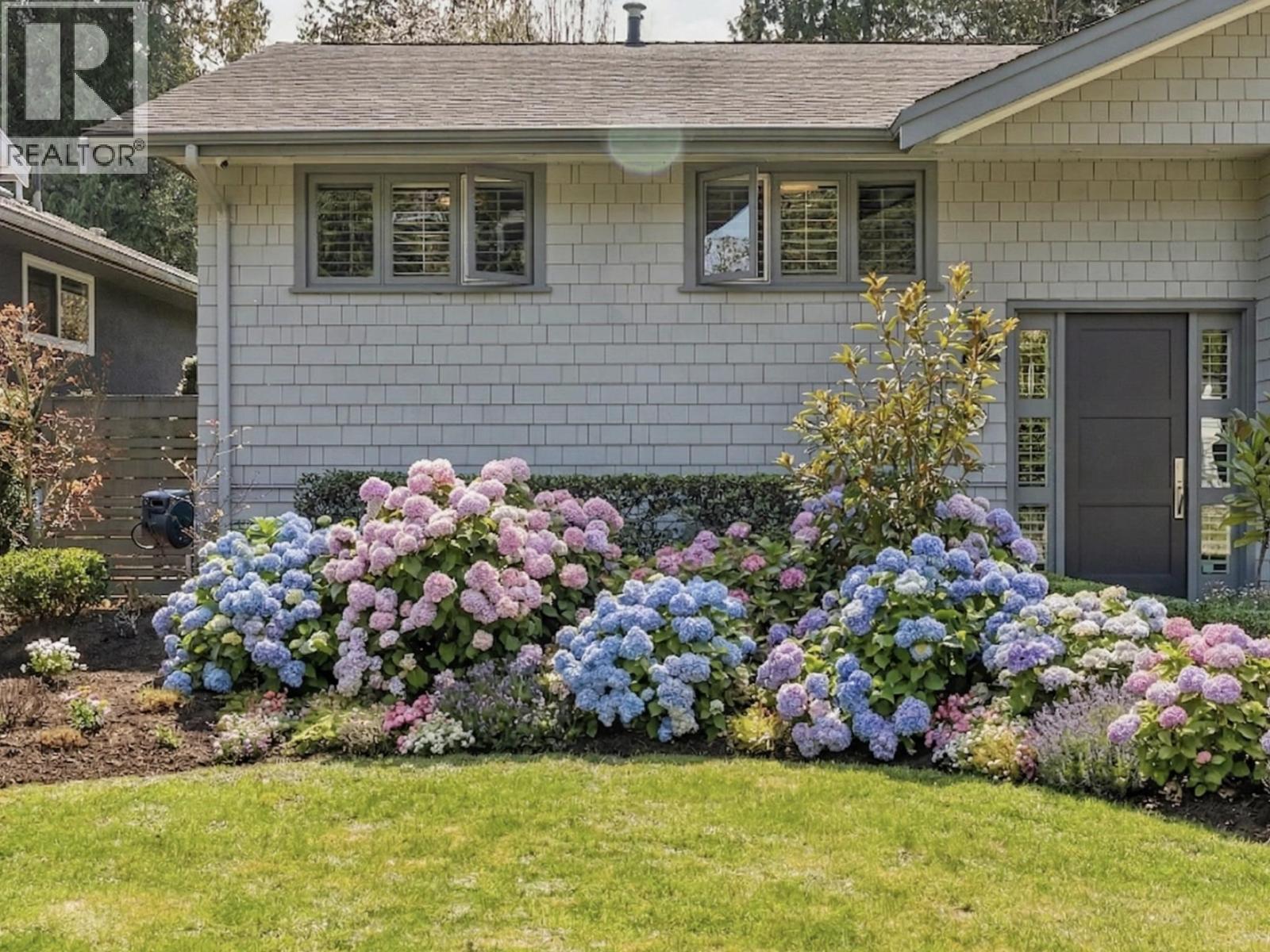 1383 W 23rd Street, North Vancouver, British Columbia  V7P 2H6 - Photo 2 - R3110684