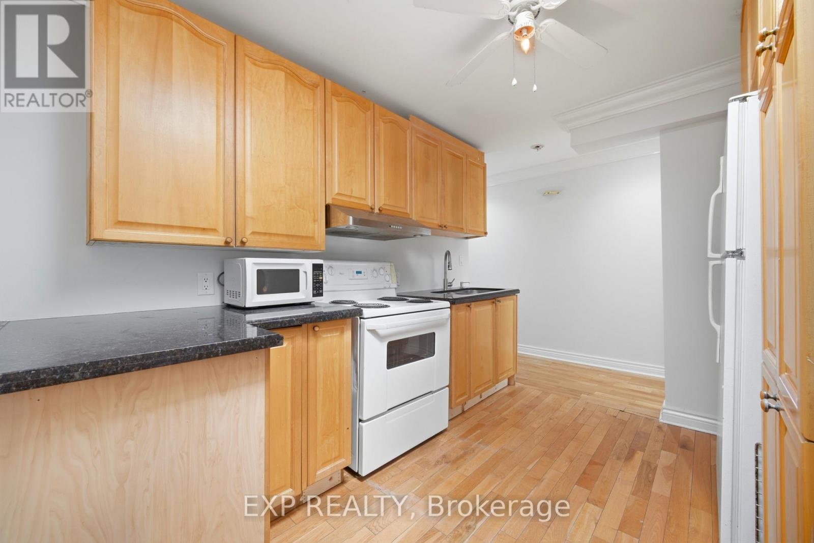 2065 Westfield Drive, Mississauga, Ontario  L4Y 1P2 - Photo 18 - W13105880