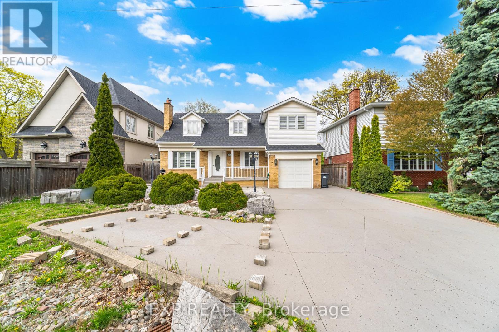 2065 Westfield Drive, Mississauga, Ontario  L4Y 1P2 - Photo 2 - W13105880